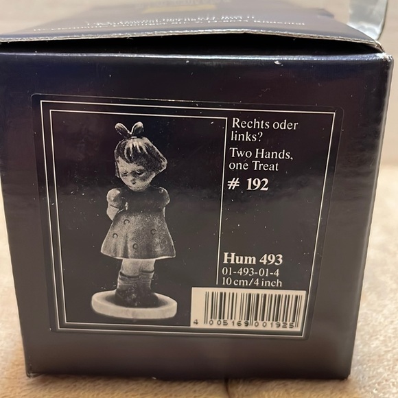 Goebel Hummel collector Club in box “Two Hands, One Treat” #493 Figurine - Picture 10 of 11